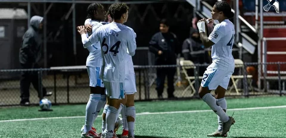 Jugadores de Ventura County celebrando un gol