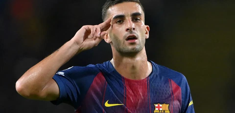 Jugador de Barcelona haciendo un saludo en el campo