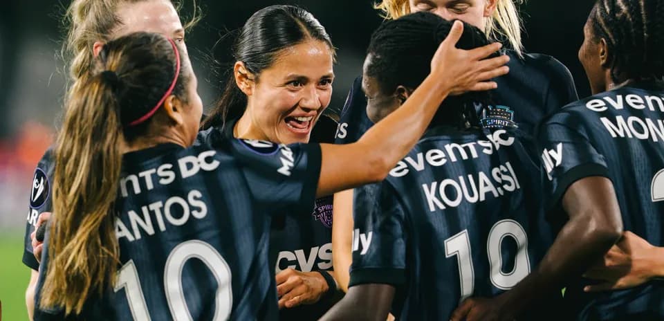Jugadoras del Washington Spirit celebrando un gol