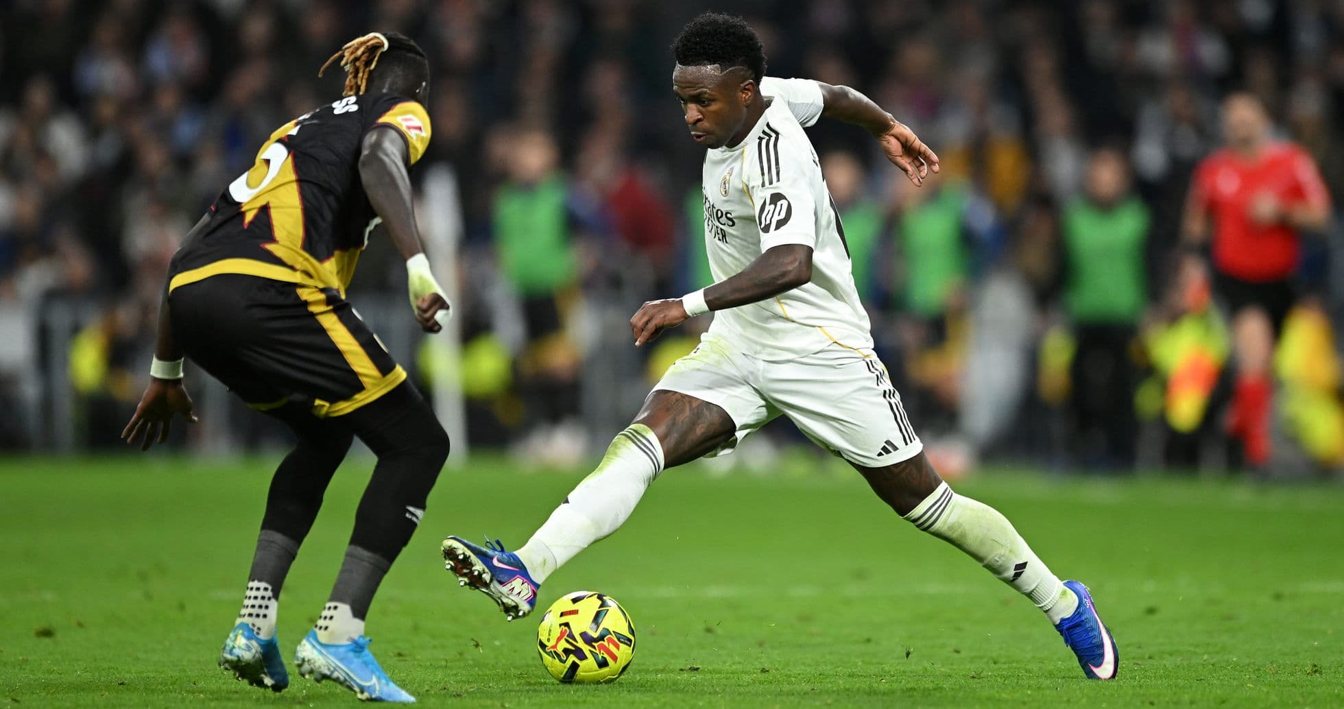 Vinícius Jr. dribbling against Rayo Vallecano