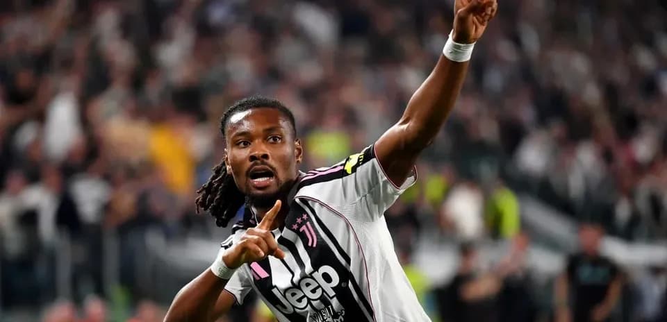 Jugador de Juventus celebrando un gol en el estadio