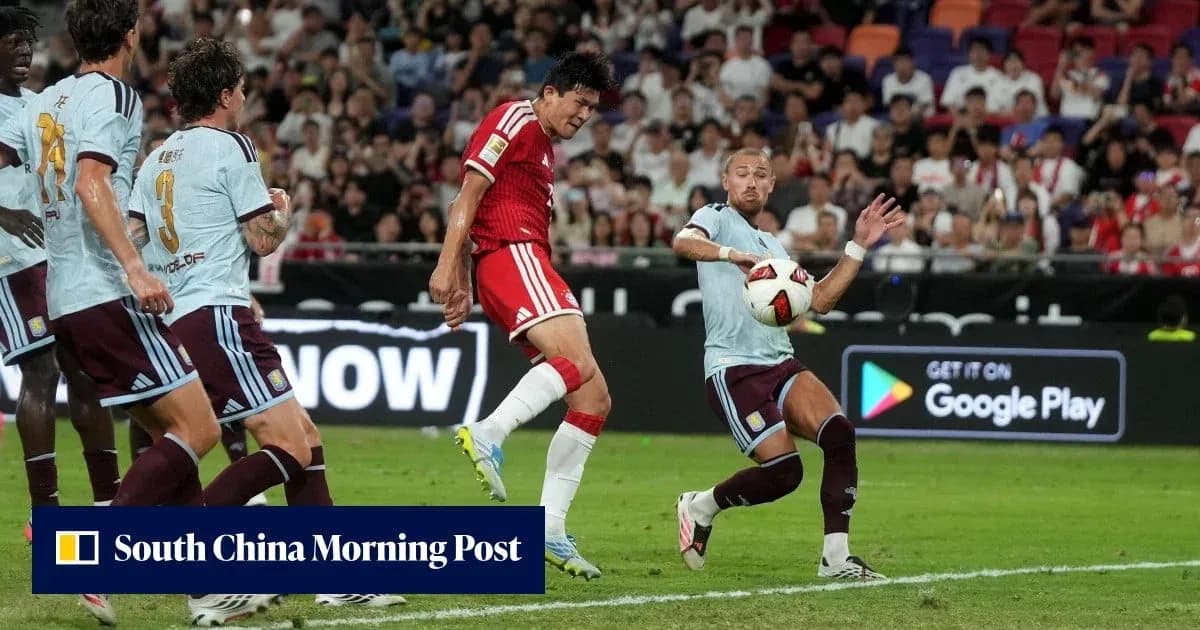 Jugador chutando el balón en partido de fútbol