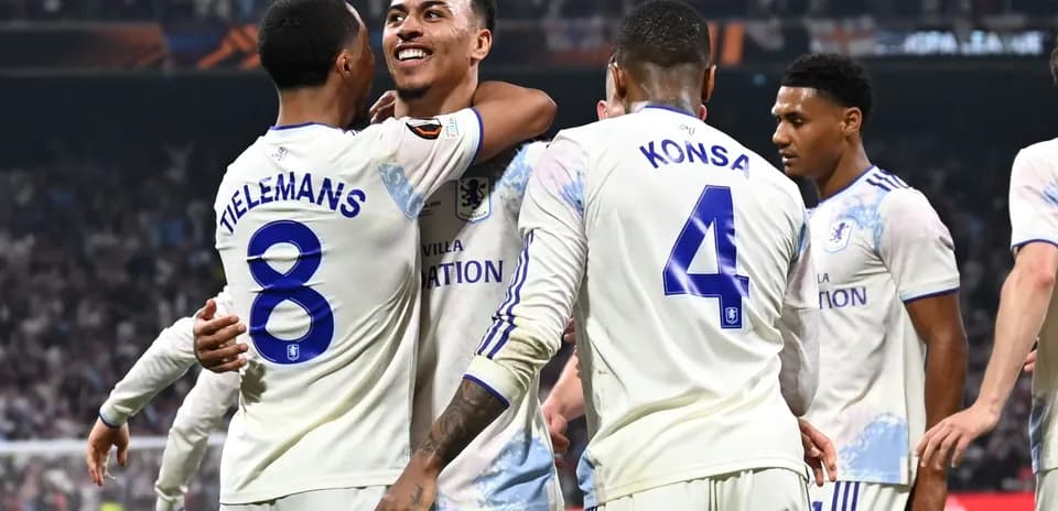 Jugadores de Aston Villa celebrando un gol