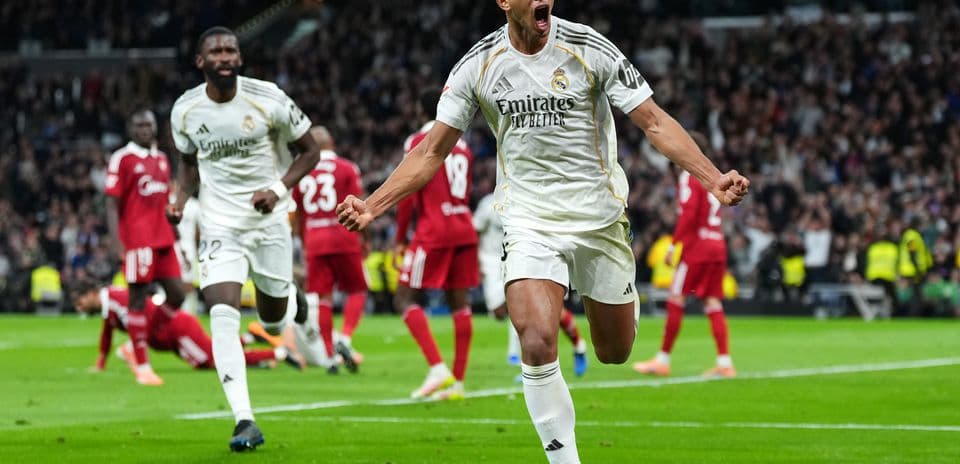 Jugador del Real Madrid celebra un gol
