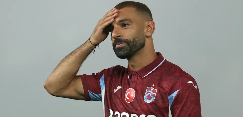 Jugador en camiseta de Trabzonspor durante presentación