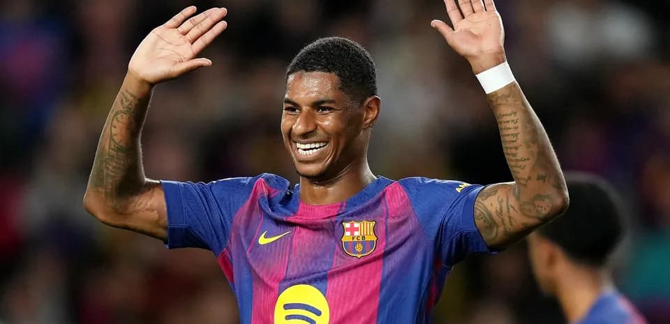 Jugador de Barcelona saludando al público en el estadio