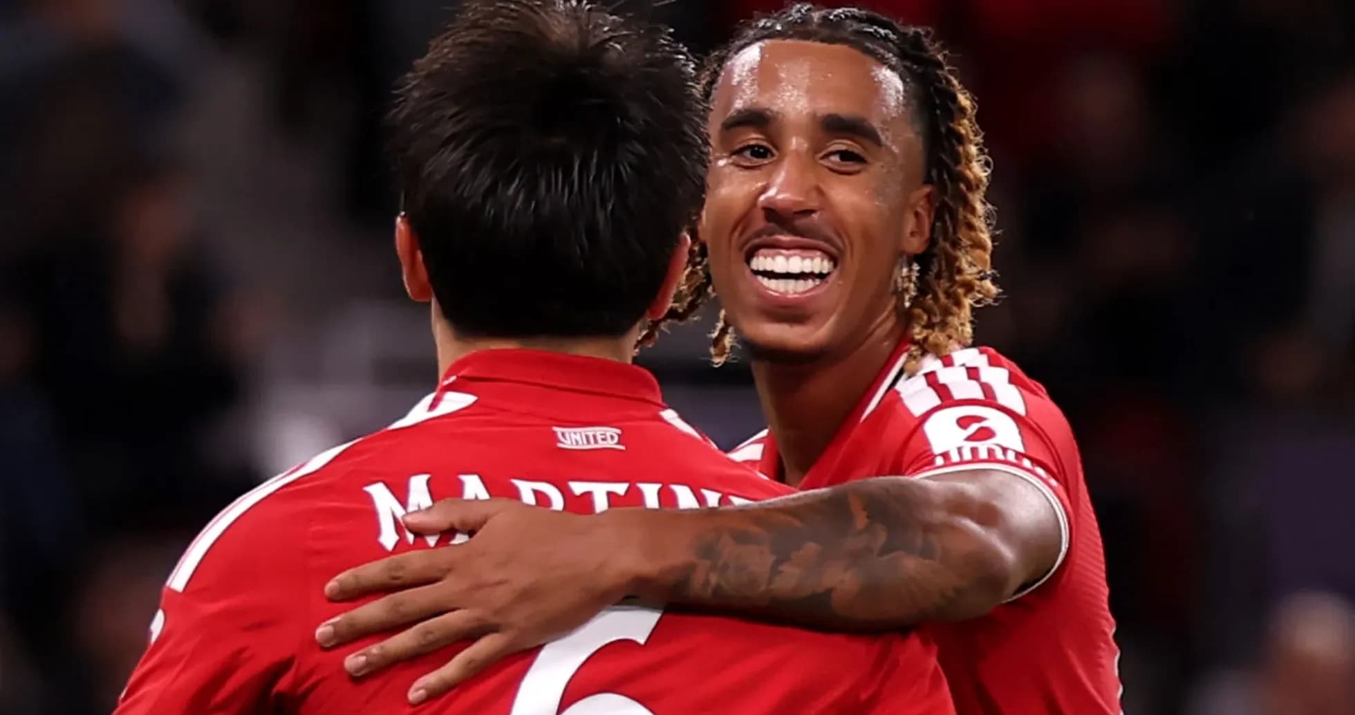 Jugadores de equipo celebrando un gol en partido