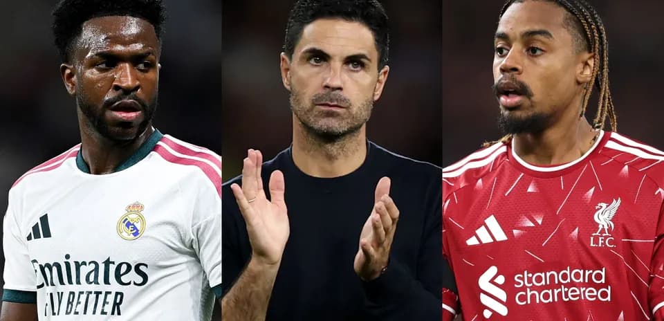 Jugadores de fútbol y entrenador en el campo