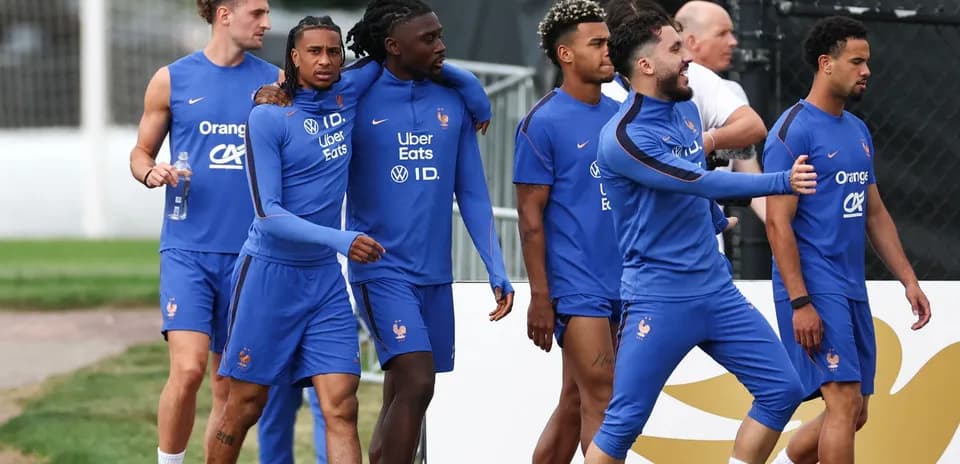Jugadores de la selección de Francia caminando juntos