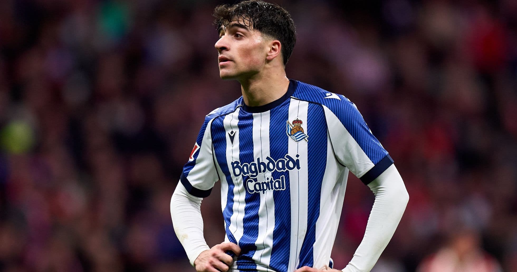 Jugador de Real Sociedad en partido de fútbol