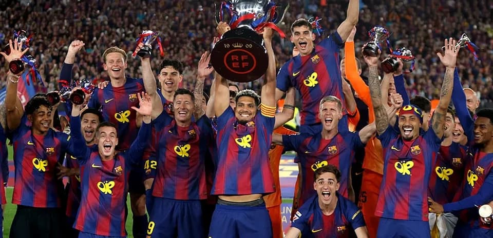 Jugadores del Barcelona celebrando el título