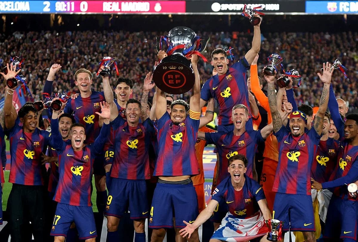 Jugadores del Barcelona celebrando el título
