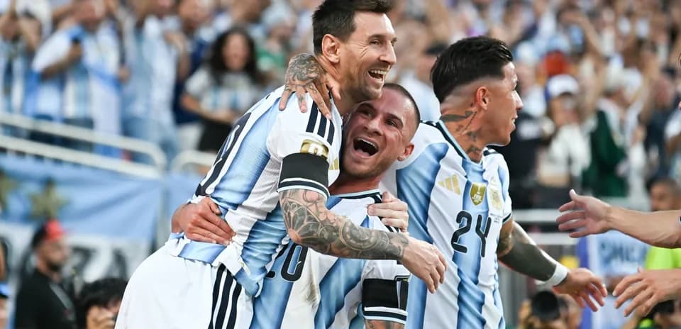 Jugadores de Argentina celebrando un gol en el partido