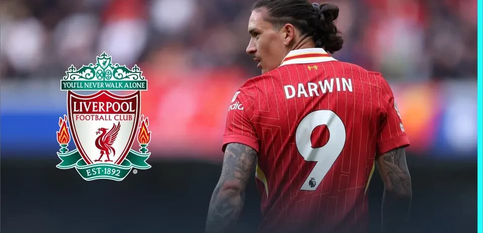 Jugador de Liverpool con camiseta de Darwin 9