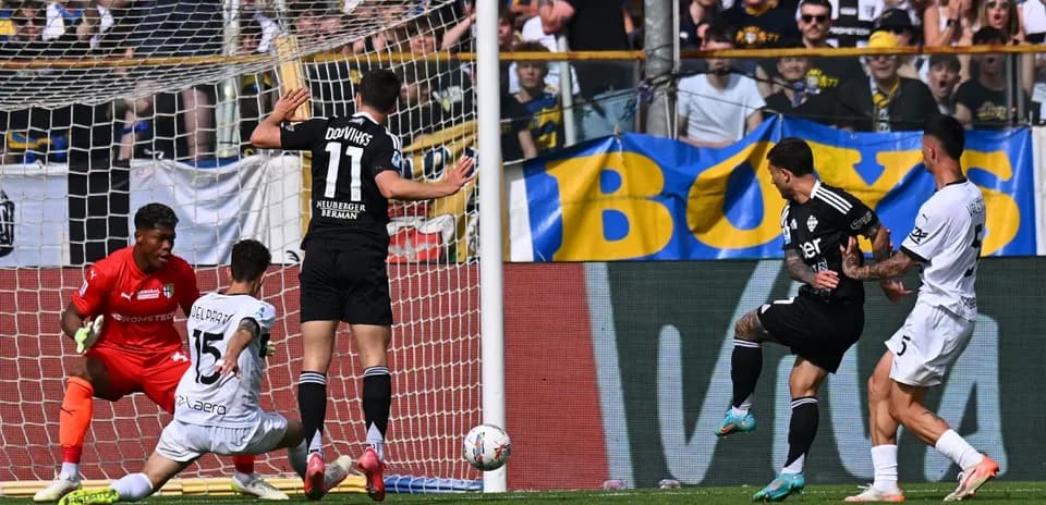 Gol de Dovihs en el partido Como-Parma
