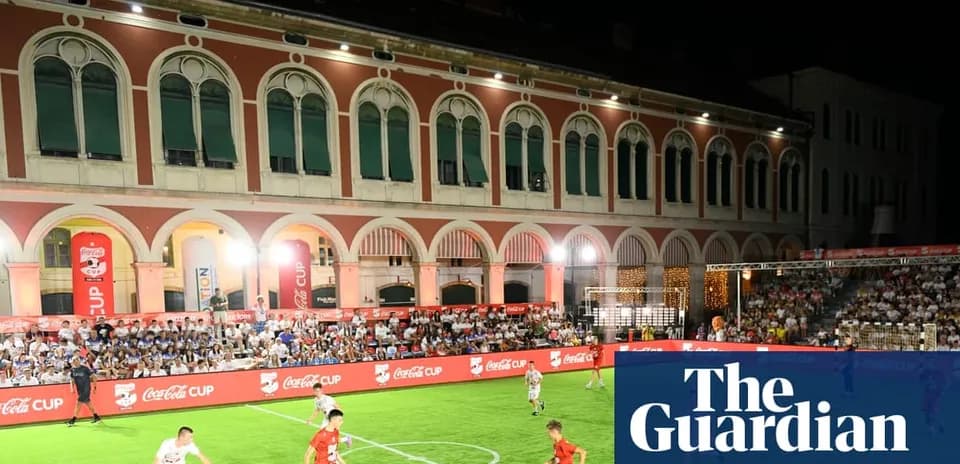 Jugadores compitiendo en el Coca-Cola Cup nocturno
