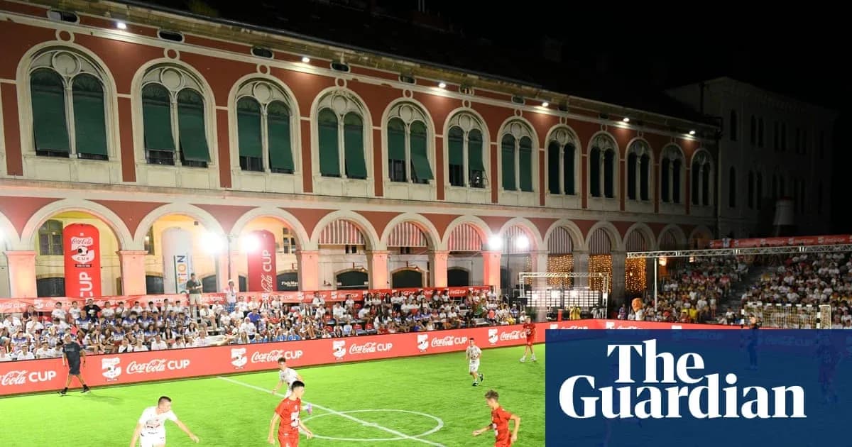 Jugadores compitiendo en el Coca-Cola Cup nocturno