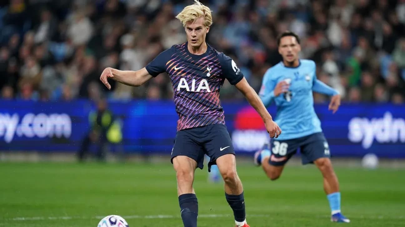 Jugador de Tottenham en acción durante un partido