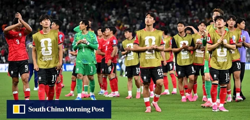 Jugadores de Corea del Sur agradeciendo a los aficionados