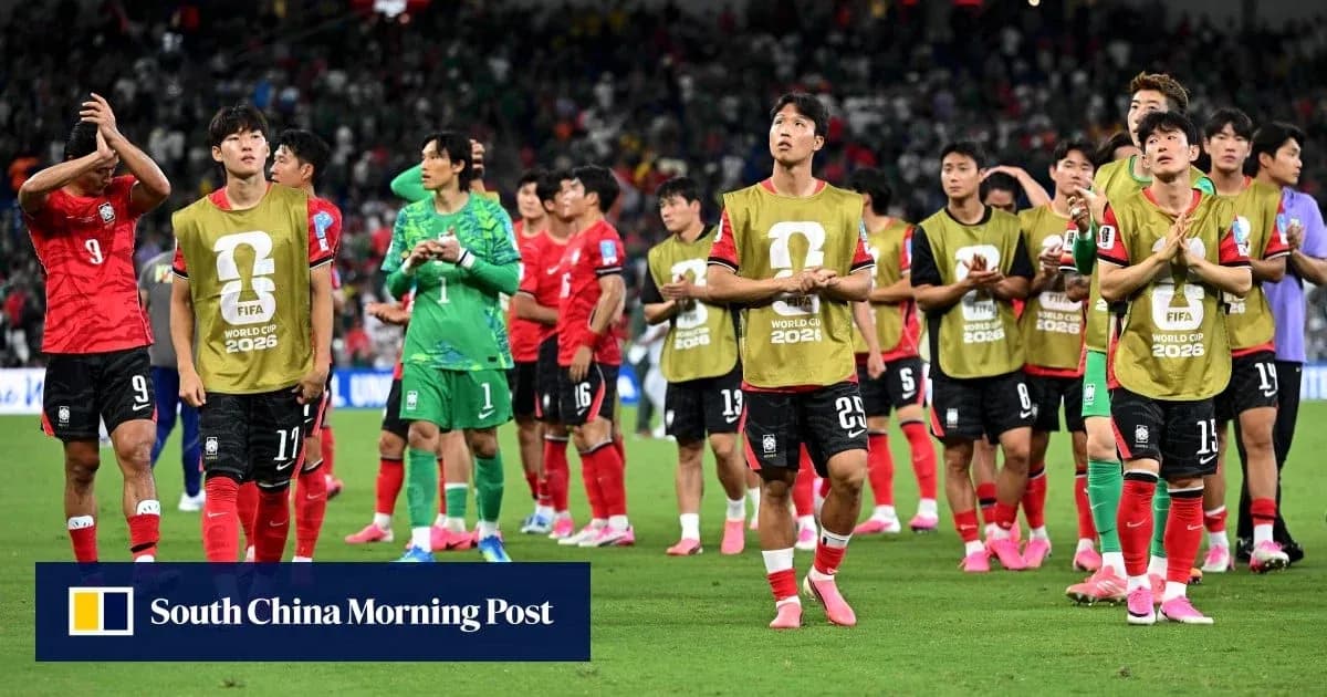 Jugadores de Corea del Sur agradeciendo a los aficionados