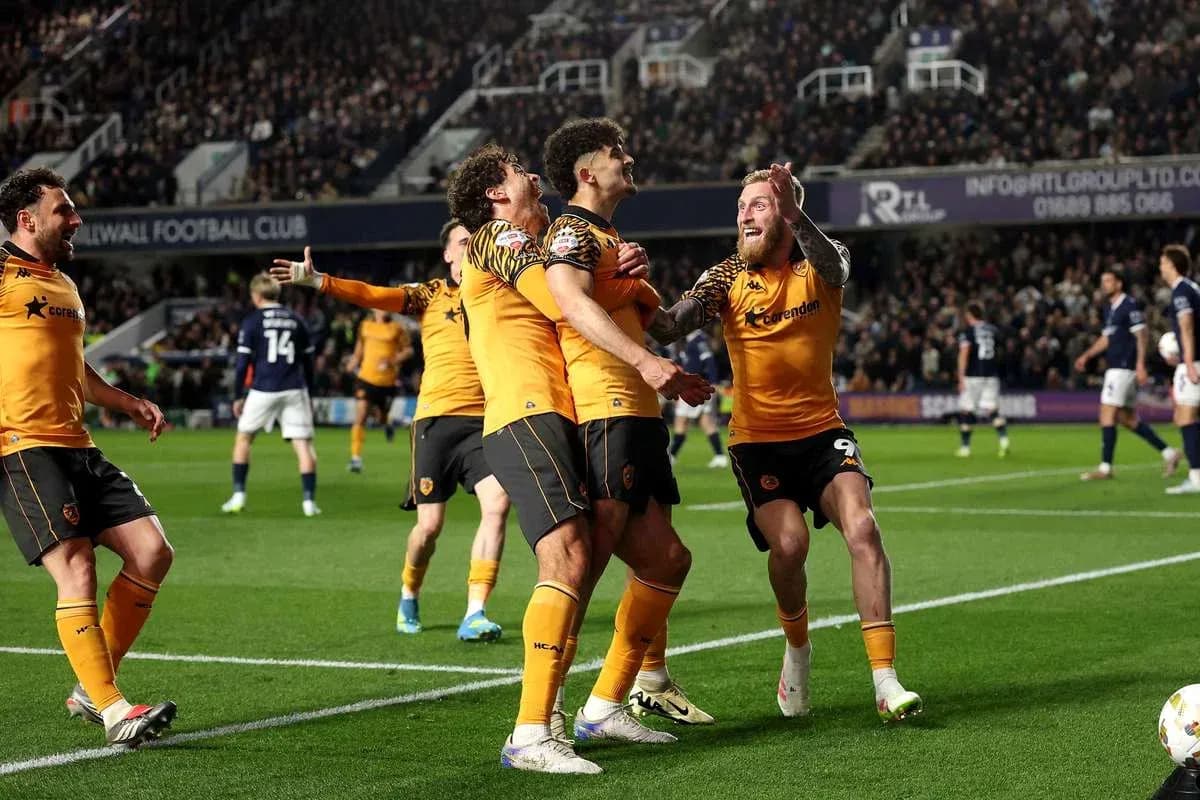 Jugadores de Wolverhampton celebrando un gol en el partido