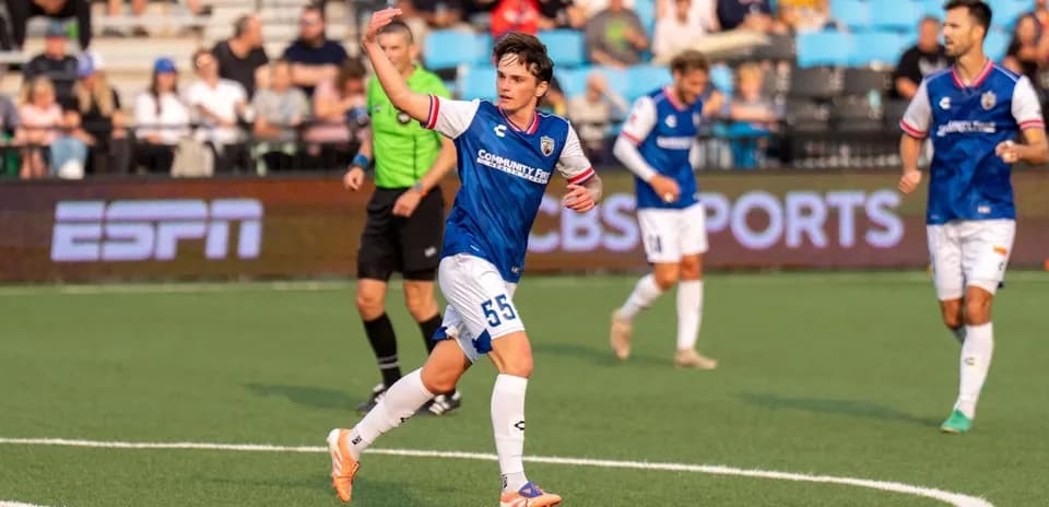Jugador de Colorado Springs celebrando un gol