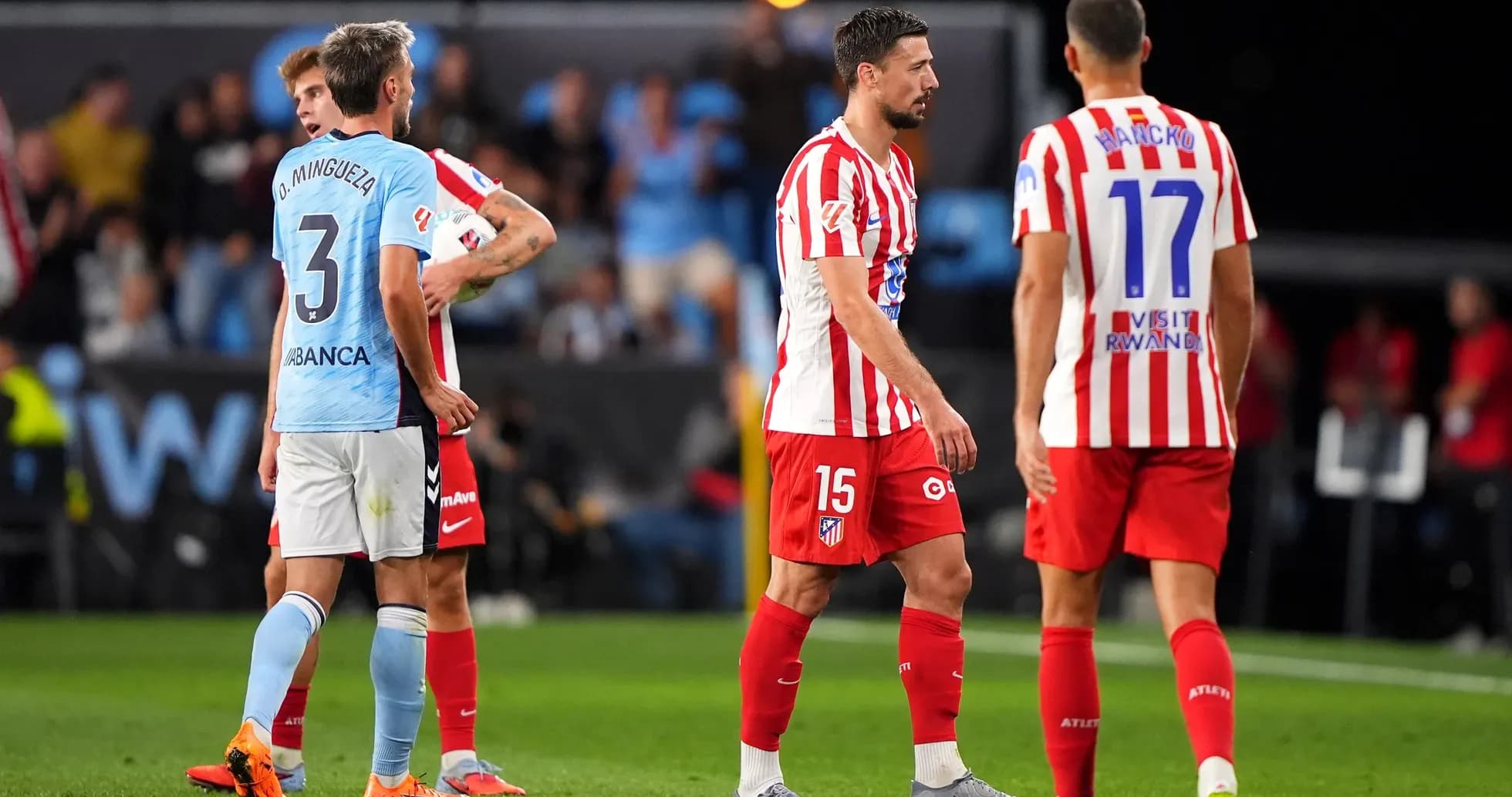 Jugadores de Atlético de Madrid y Celta de Vigo en acción