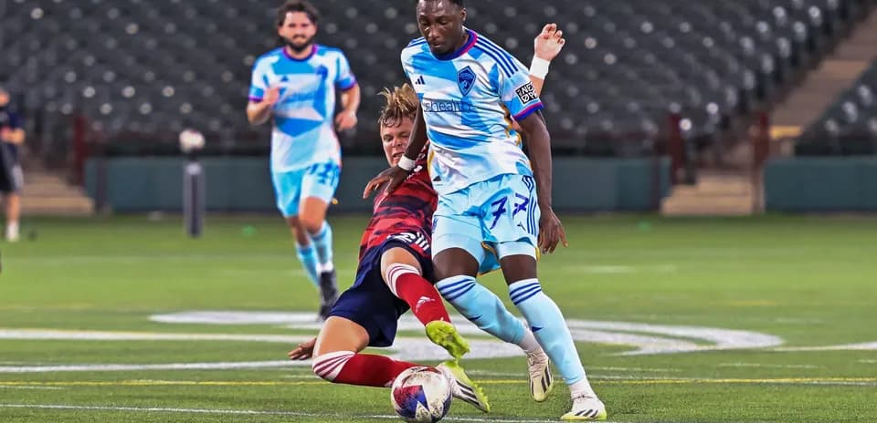 Jugador del Colorado Rapids II en acción