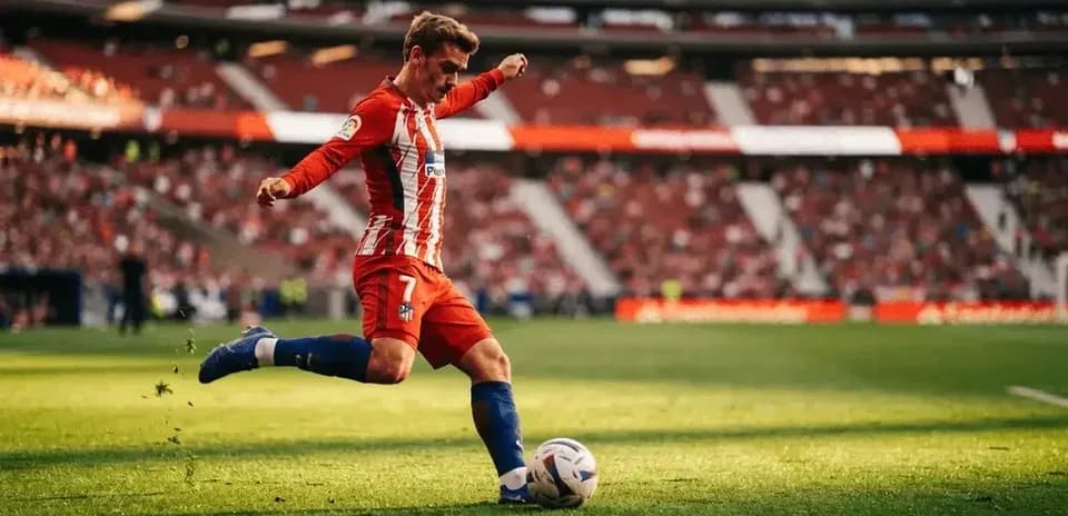 Jugador de Atlético de Madrid ejecutando un tiro libre
