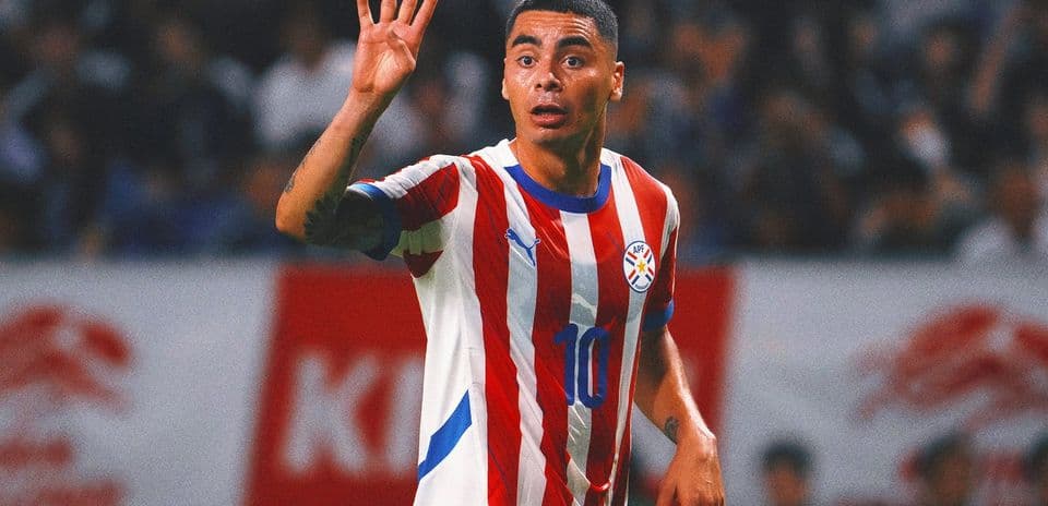 Jugador de Paraguay mostrando el número cuatro