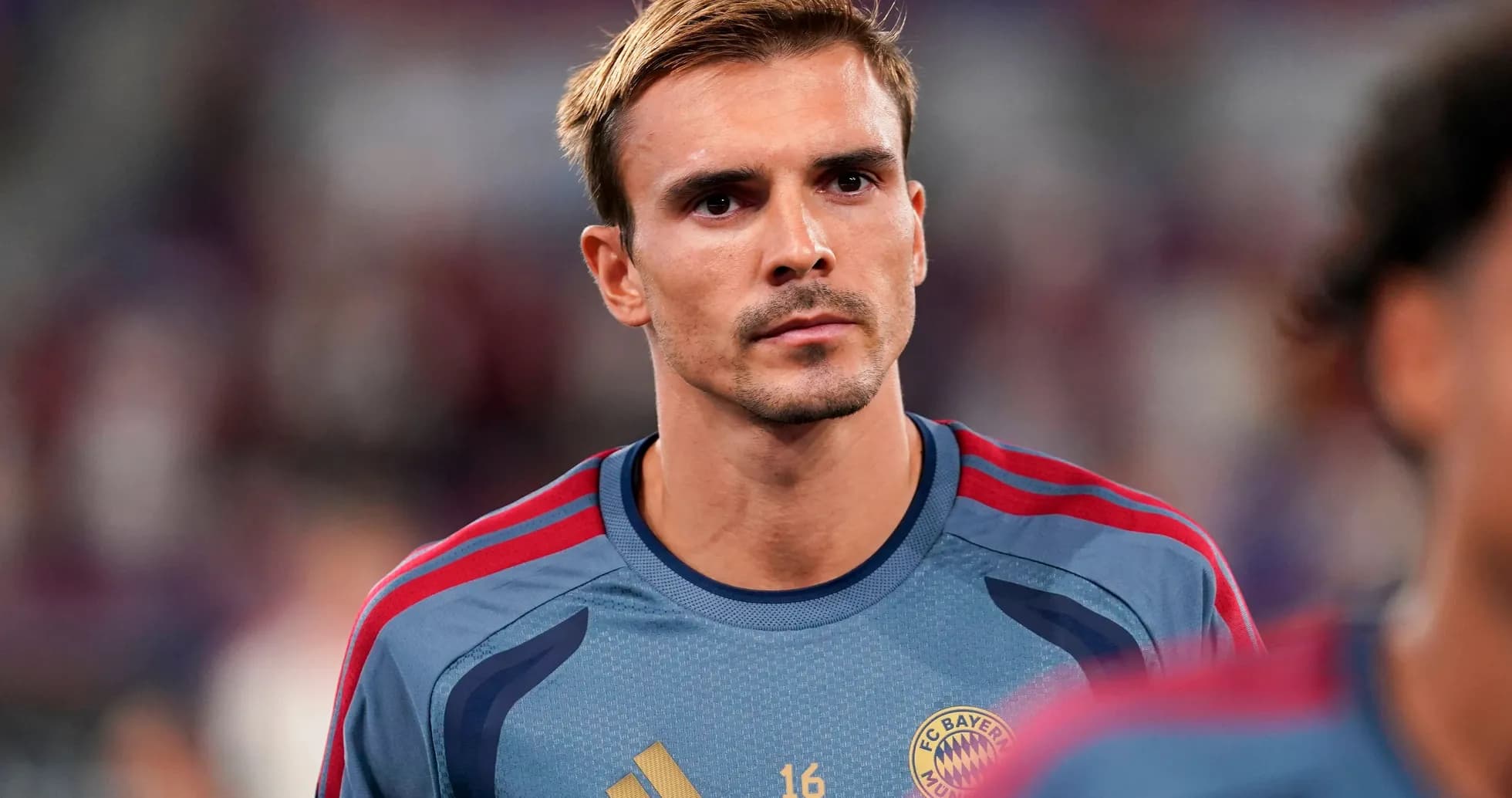 Jugador de Bayern Múnich en el calentamiento previo