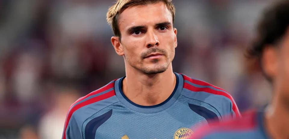 Jugador de Bayern Múnich en el calentamiento previo