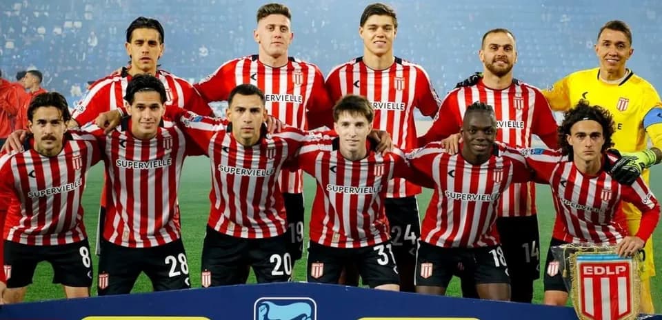 Equipo de Estudiantes L.P. en la alineación