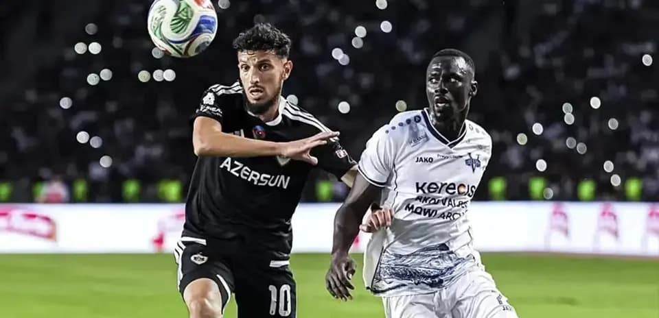 Jugadores de Aluminij y Sheriff Tiraspol en acción