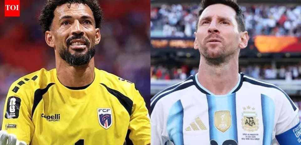Portero y jugador argentino en acción durante partido