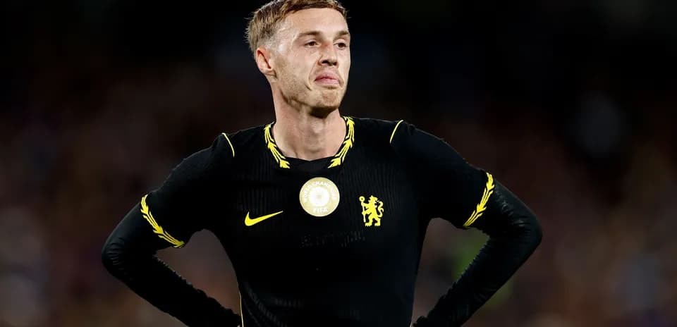 Jugador de Chelsea en partido con camiseta negra