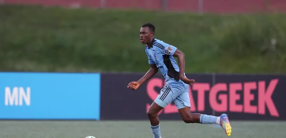 Jugador de Minnesota United II corriendo con el balón