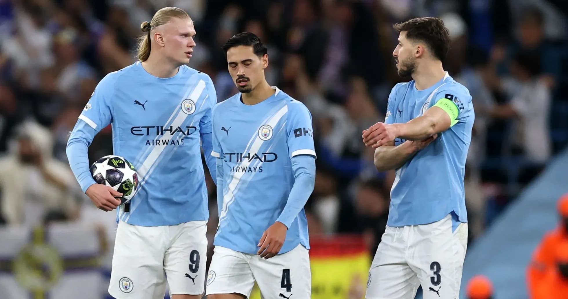 Jugadores de Manchester City en el campo de juego