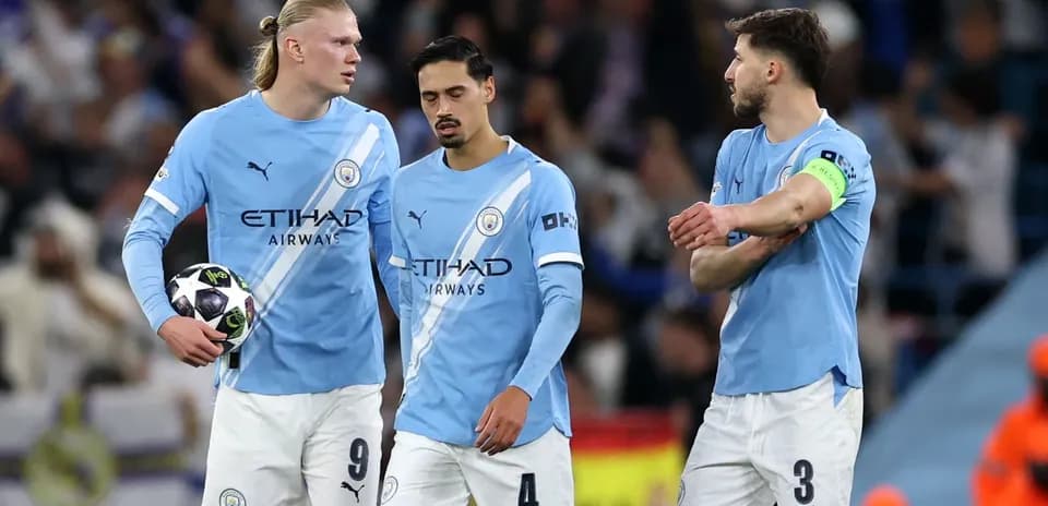 Jugadores de Manchester City en el campo de juego
