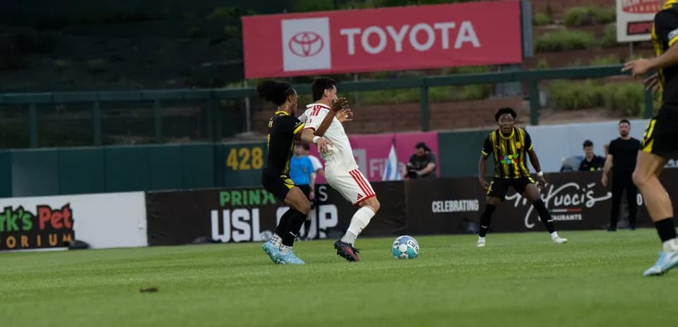 Jugador de New Mexico United en acción