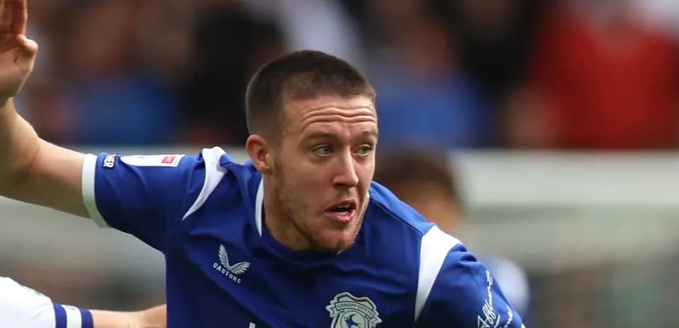 Jugador de Cardiff City corriendo durante un partido