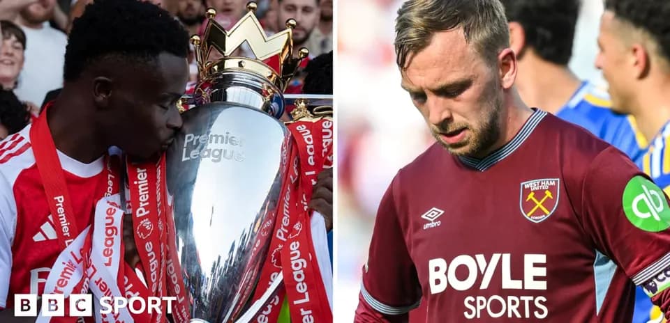 Jugador levantando trofeo de la Premier League