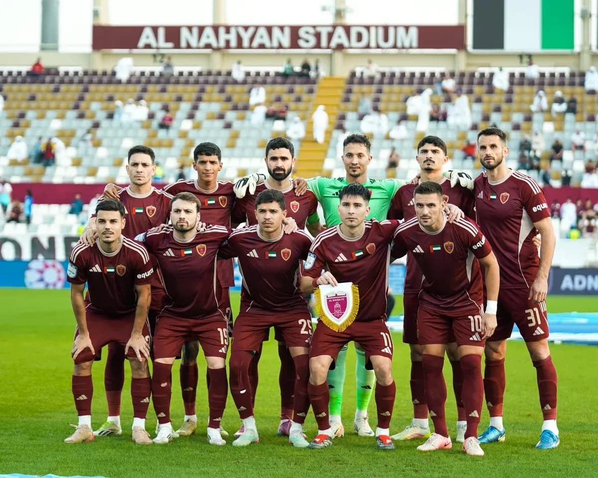 Equipo de Al Wahda U23 en el estadio