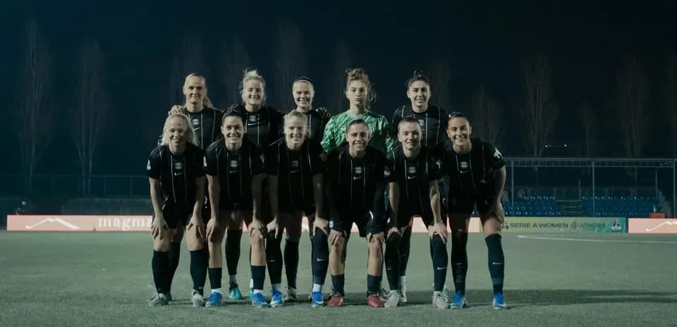Equipo de fútbol femenino en formación