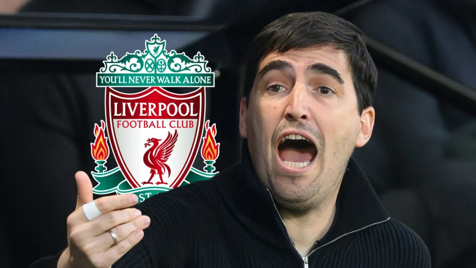 Entrenador hablando durante partido de Liverpool