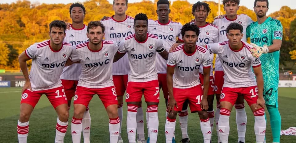 Equipo de North Texas posando para foto