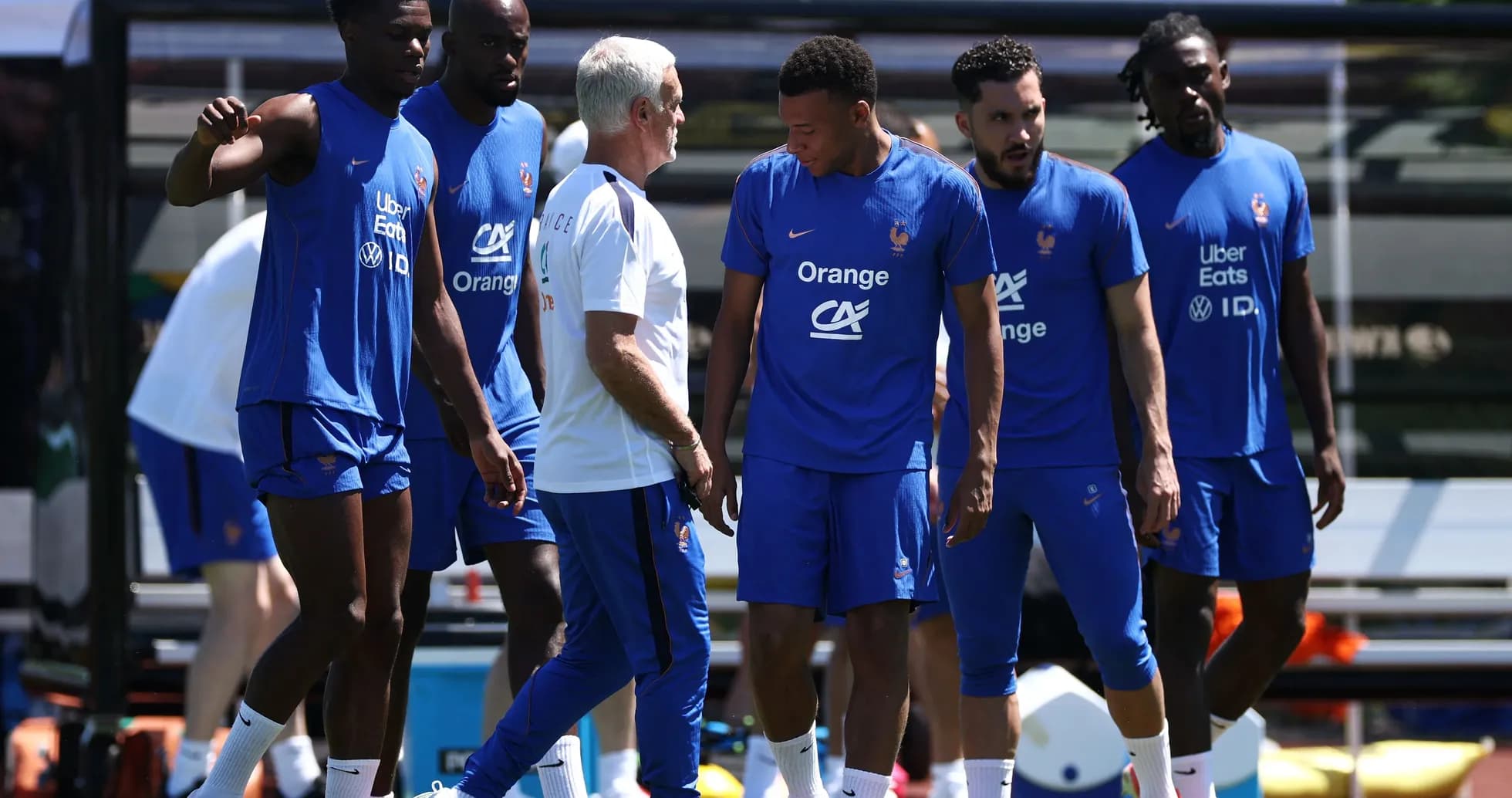 Jugadores de Francia durante sesión de entrenamiento