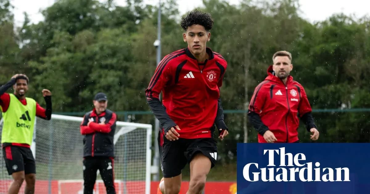 Jugador de Manchester United entrenando en el campo