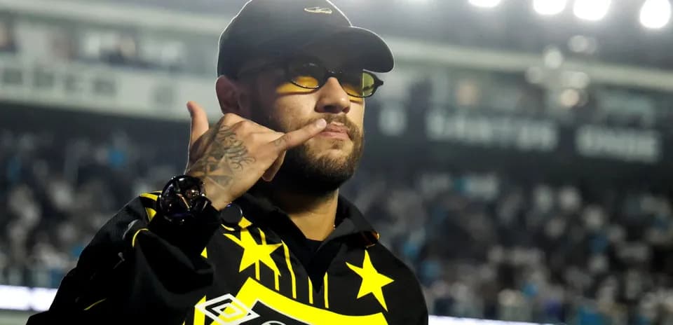 Jugador haciendo el gesto de llamada en el estadio