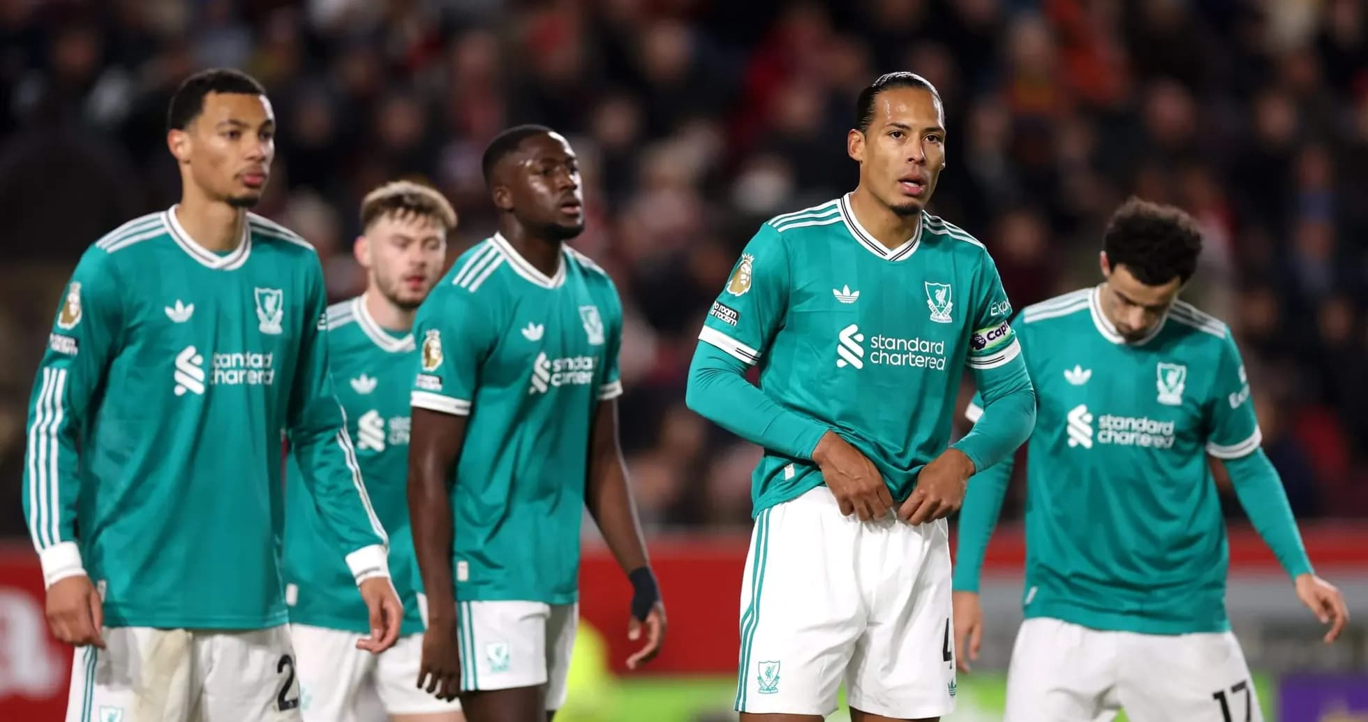 Jugadores de Liverpool en el campo durante el partido